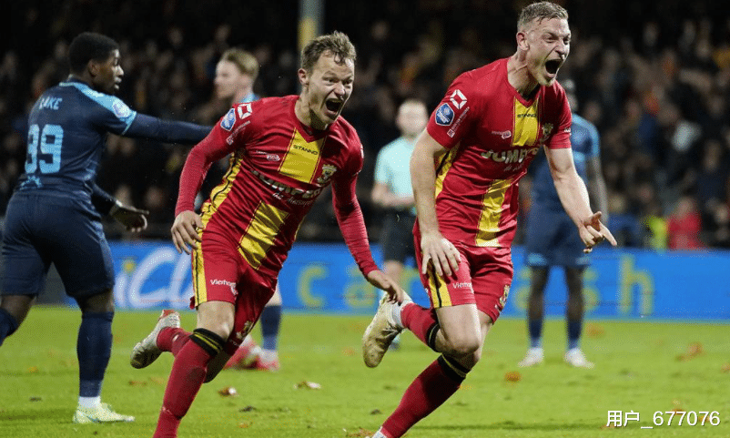 阿贾克斯大胜对手，持续领跑荷甲榜单(阿贾克斯荷甲90大胜 全队8人破门)