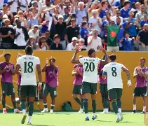 切尔西新援表现不佳，球迷质疑管理层决策的简单介绍