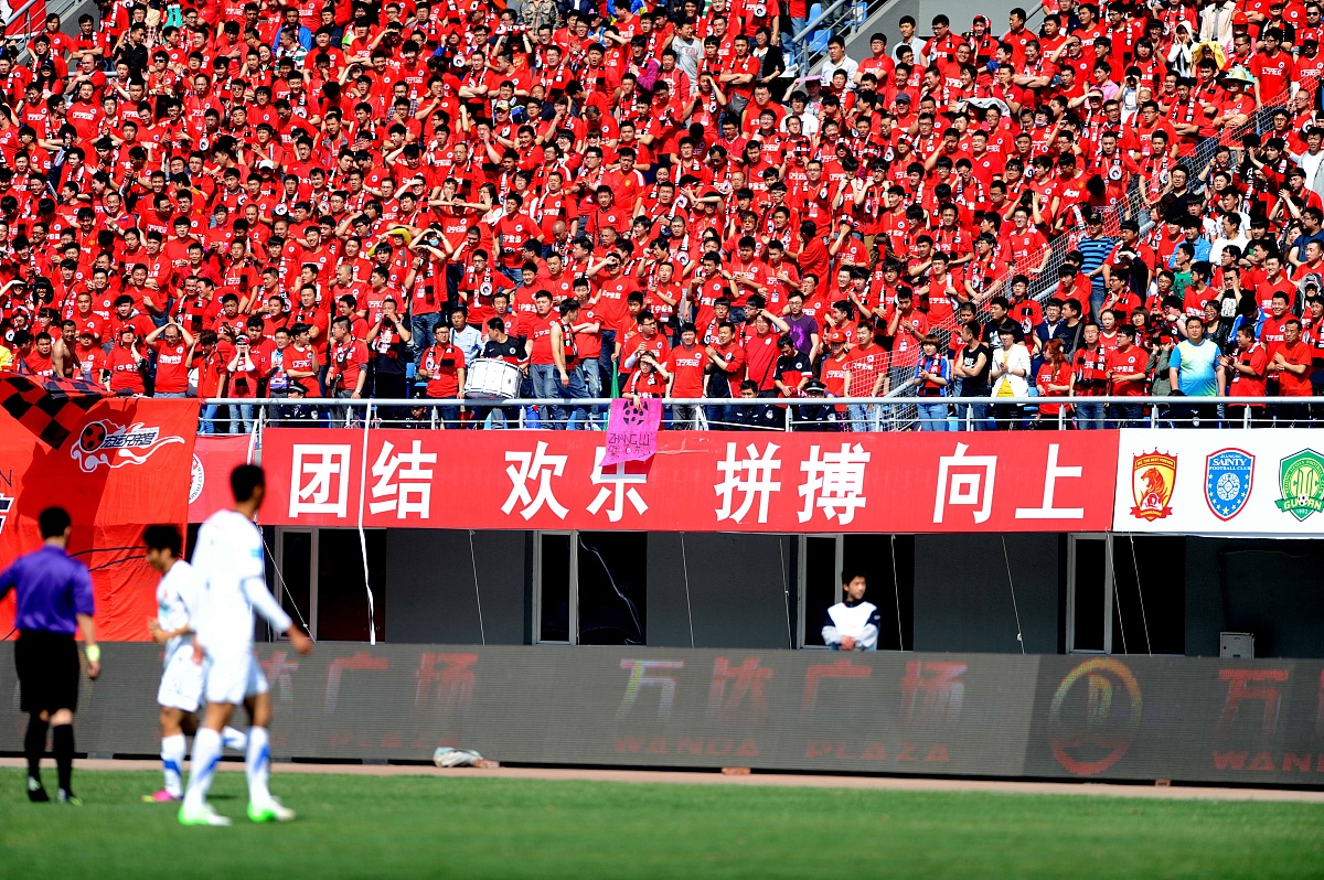 里尔豪取三分，战胜强敌取得胜利的简单介绍